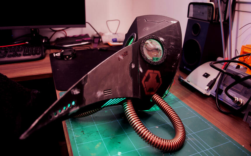 Props de docteur de la peste avec une inspiration cyberpunk